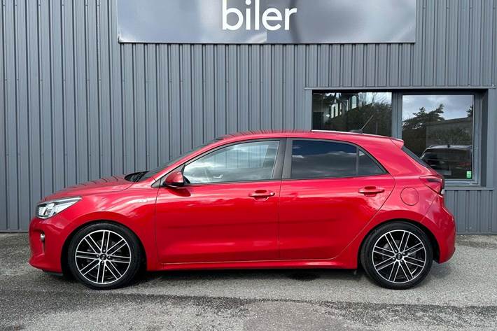 Rød Kia Rio fra 2017