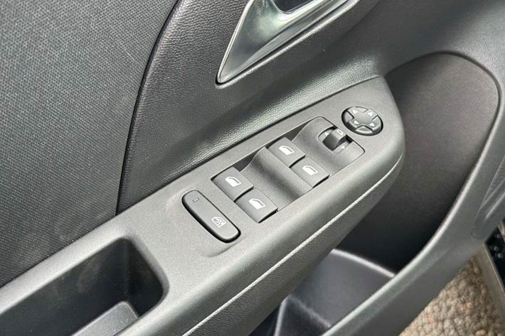 Sort Opel Corsa-e fra 2024