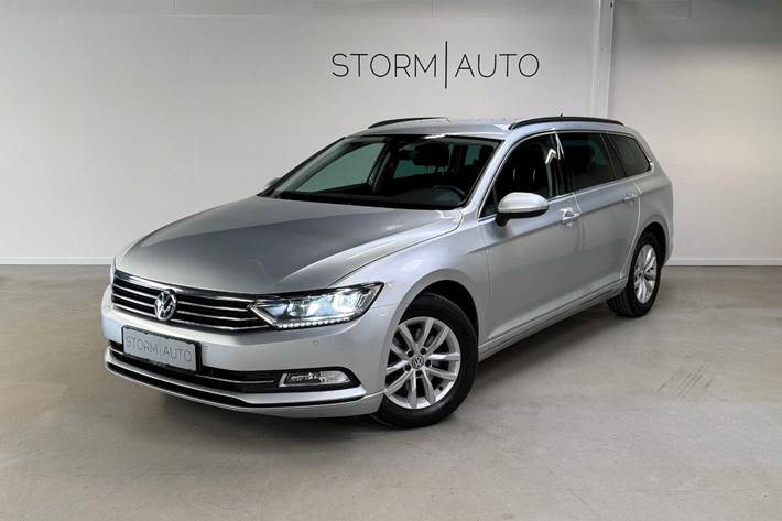 Sølv VW Passat fra 2016