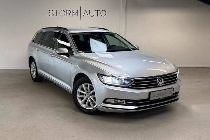 Sølv VW Passat fra 2016