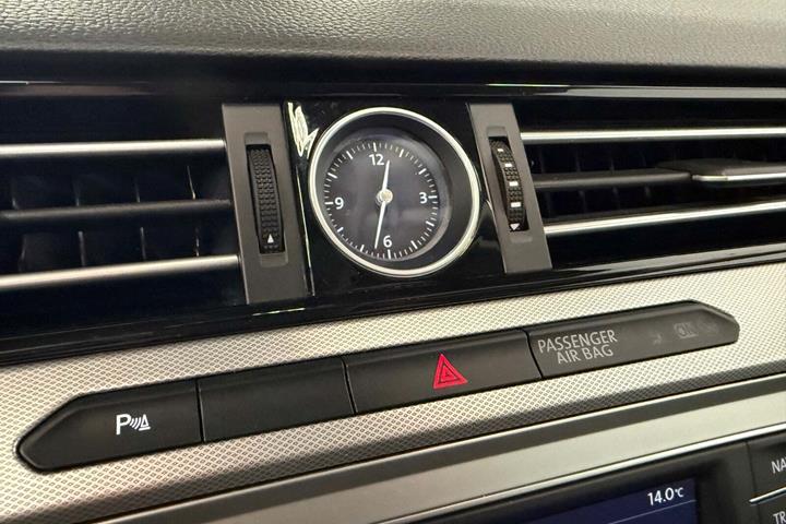 Sølv VW Passat fra 2016