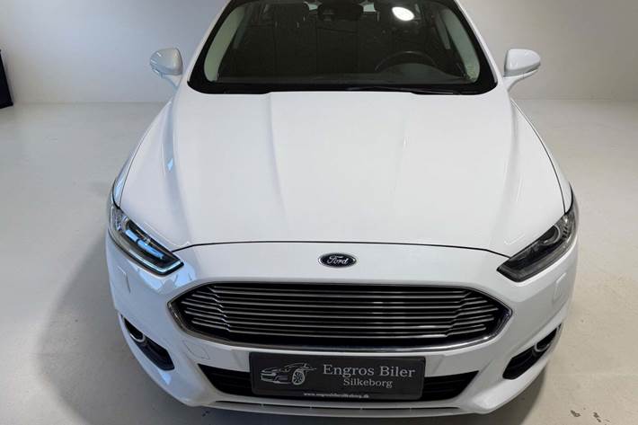 Hvid Ford Mondeo fra 2017