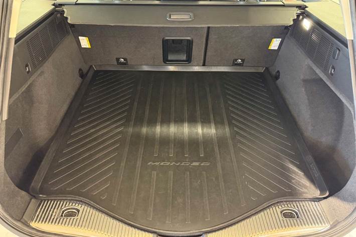 Hvid Ford Mondeo fra 2017