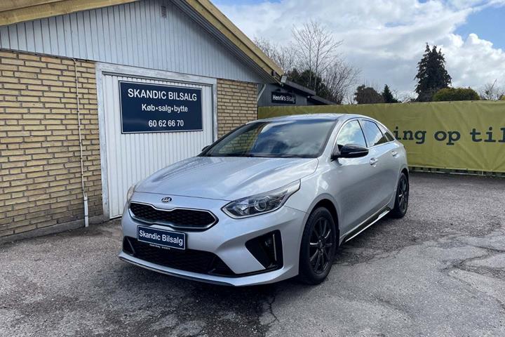 Sølv Kia ProCeed fra 2019 set udefra