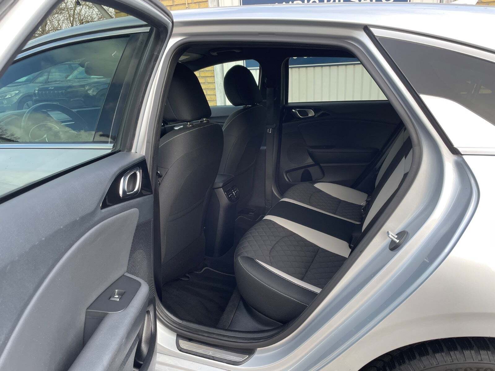 Sølv Kia ProCeed fra 2019