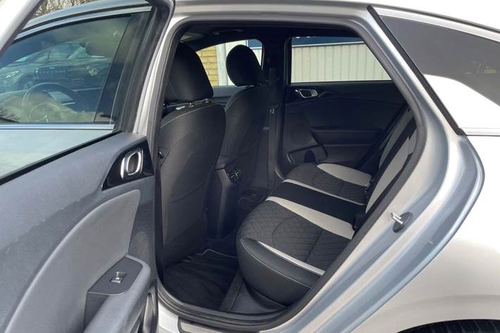 Sølv Kia ProCeed fra 2019