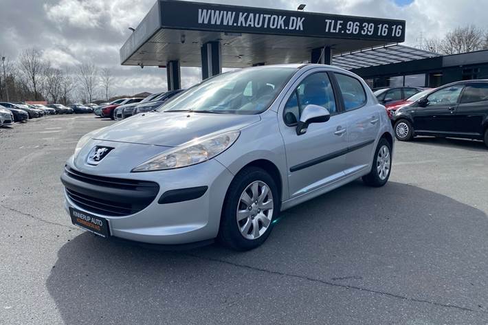 Sølv Peugeot 207 fra 2009