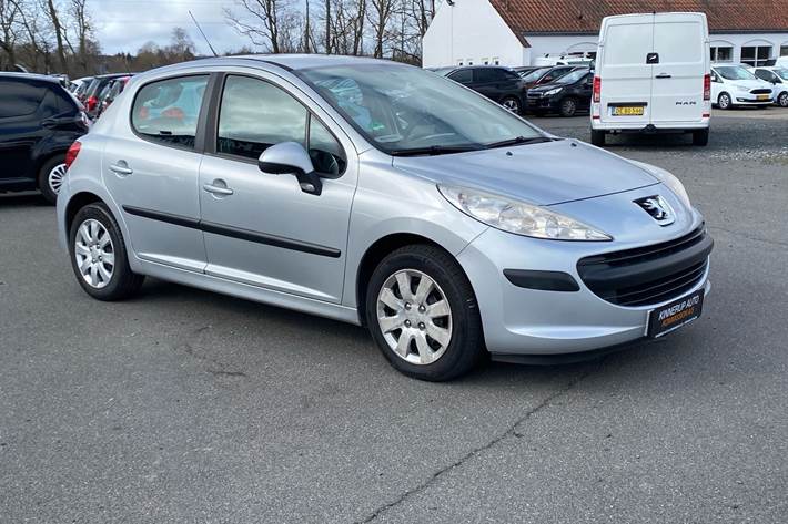 Sølv Peugeot 207 fra 2009