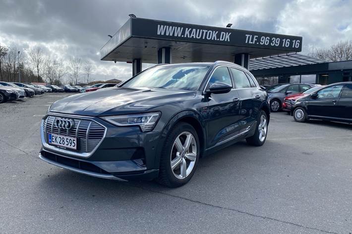Grå Audi e-tron fra 2019