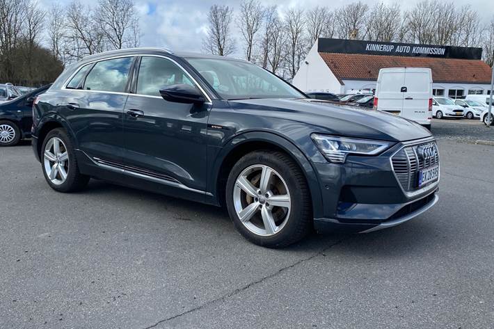 Grå Audi e-tron fra 2019