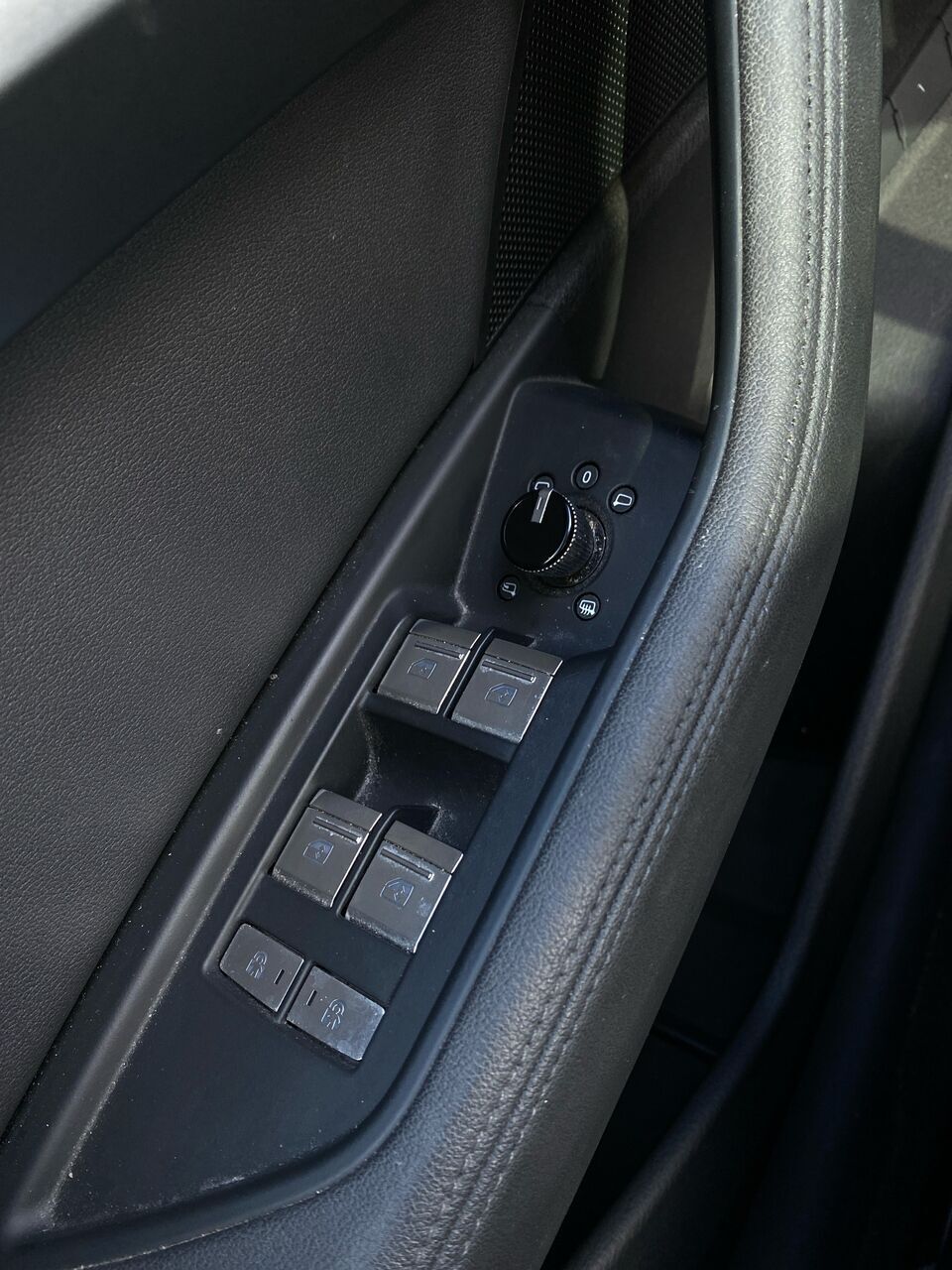 Grå Audi e-tron fra 2019