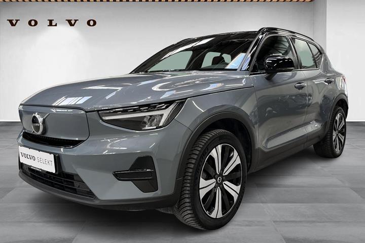 Grå Volvo XC40 fra 2022 set udefra