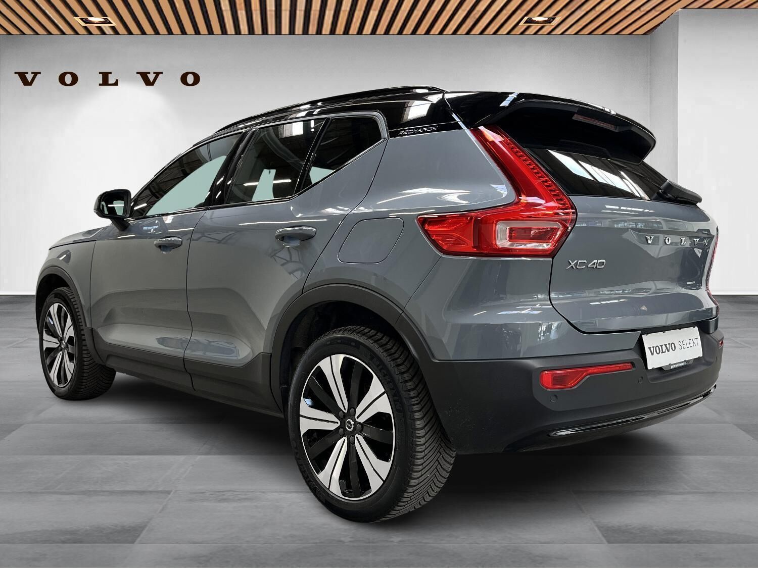 Grå Volvo XC40 fra 2022