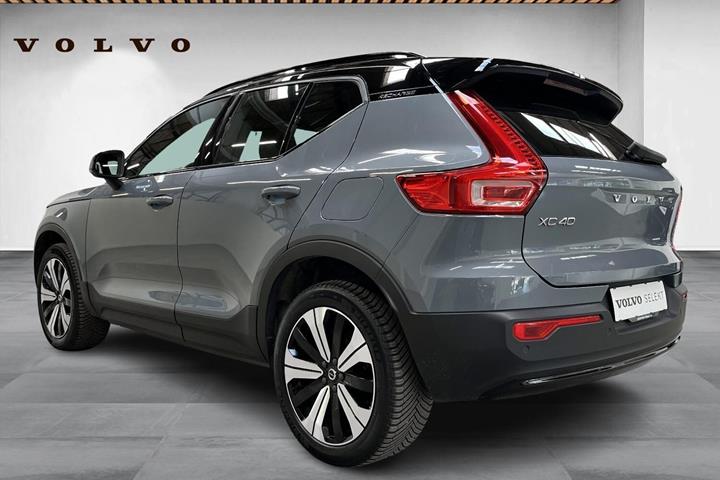 Grå Volvo XC40 fra 2022