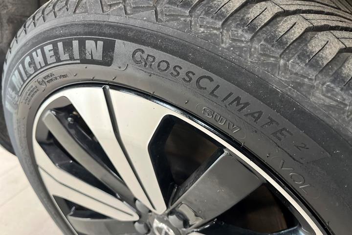 Grå Volvo XC40 fra 2022