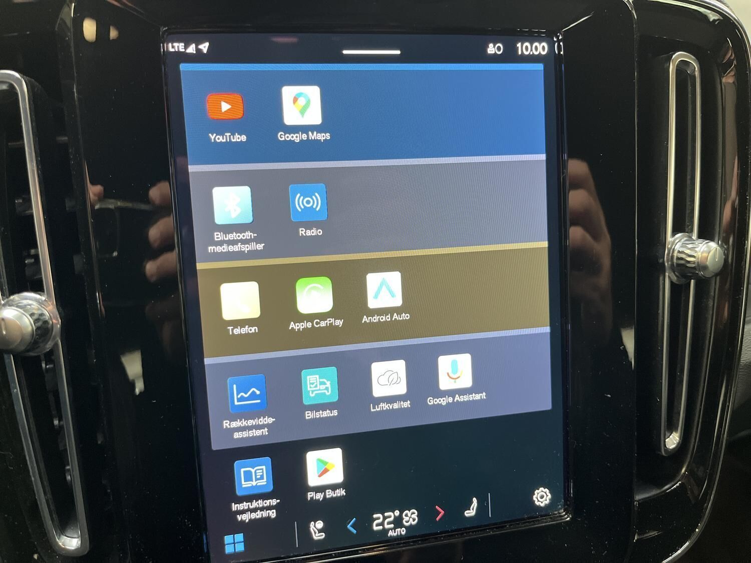 Grå Volvo XC40 fra 2022