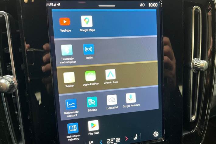 Grå Volvo XC40 fra 2022