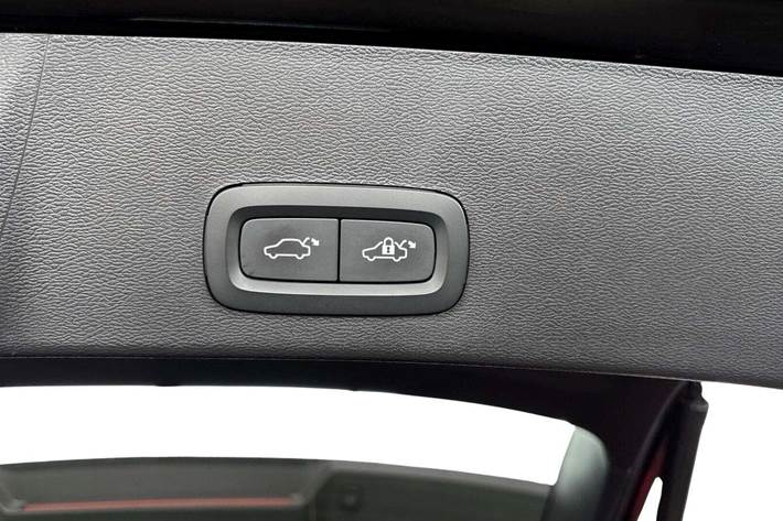 Sort Volvo XC40 fra 2023