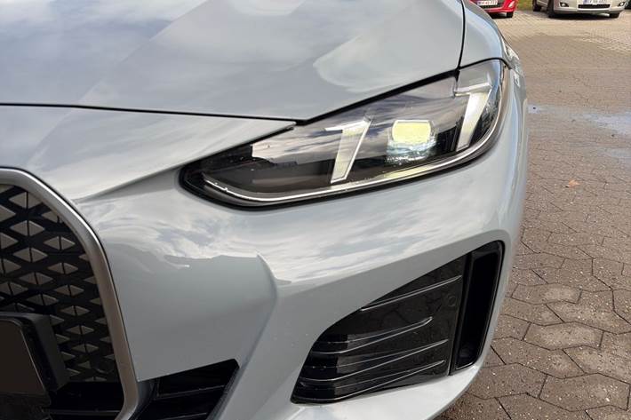 Grå BMW i4 fra 2025