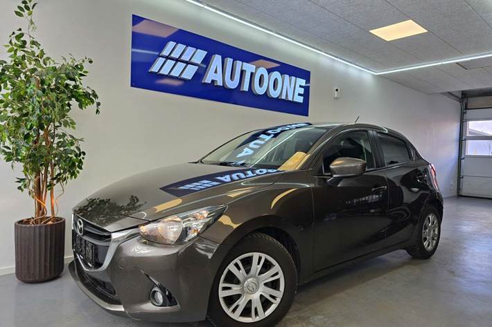 Grå Mazda 2 fra 2015