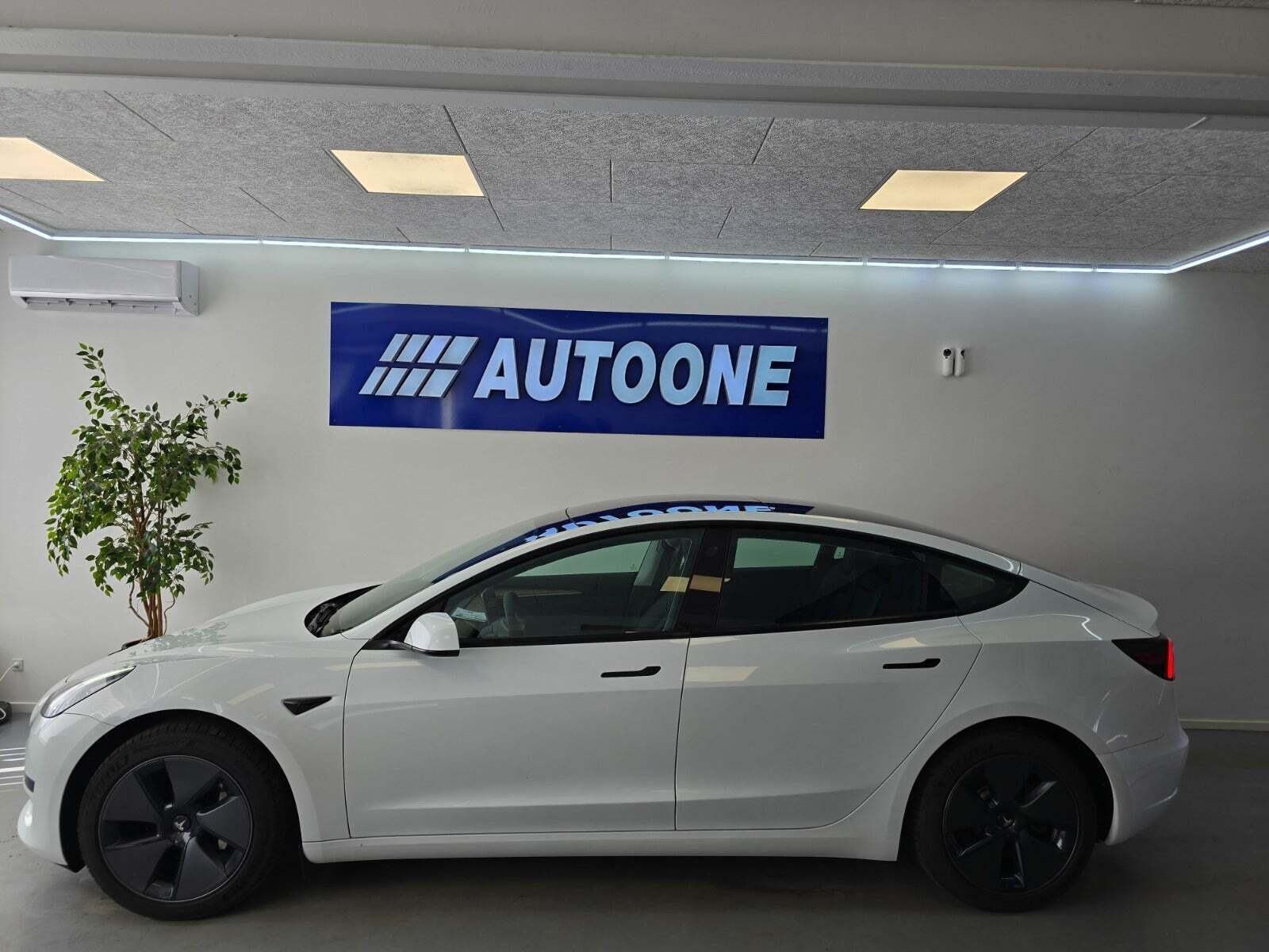 Tesla Model 3 Standard Range+ RWD