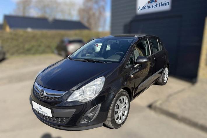 Sort Opel Corsa fra 2012