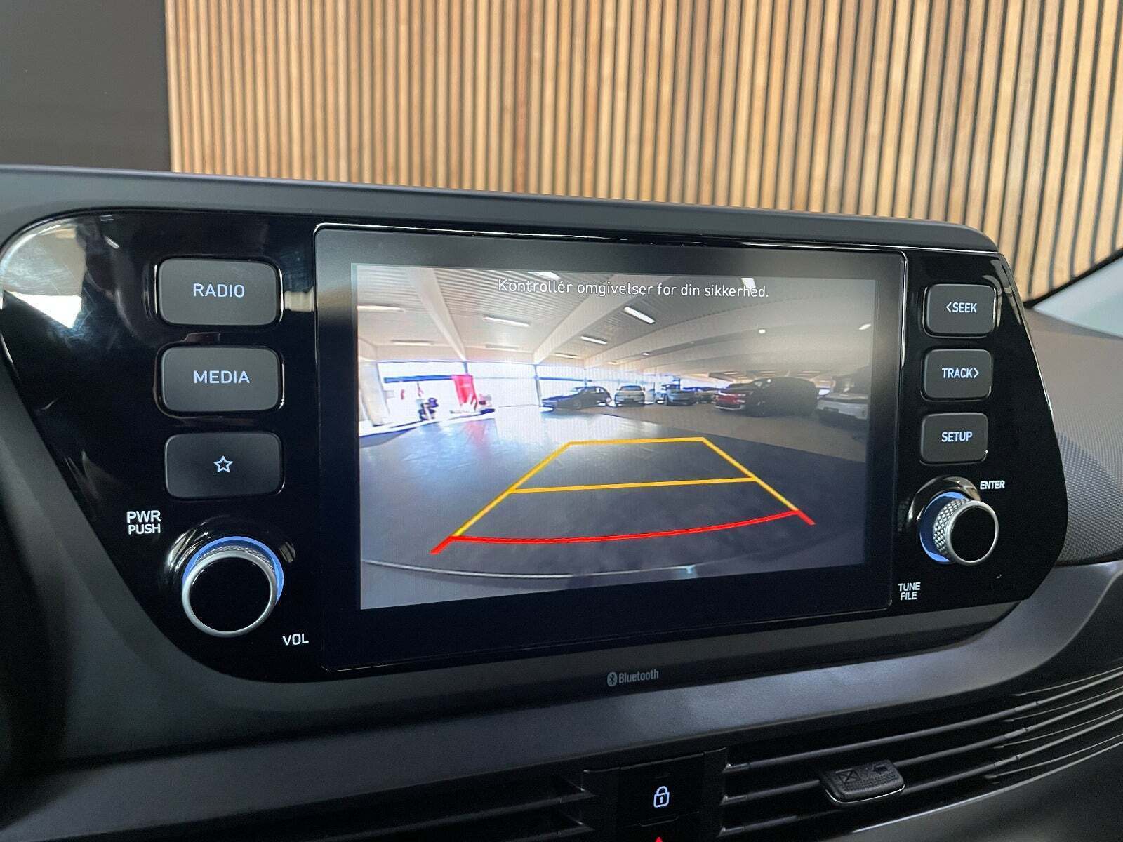 Grå Hyundai i20 fra 2021