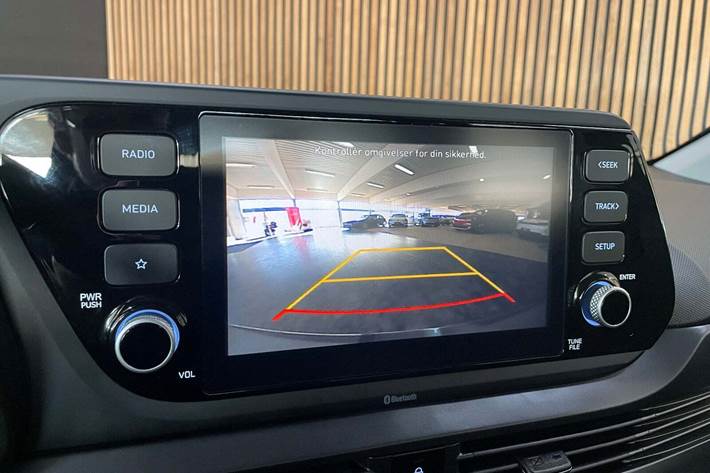 Grå Hyundai i20 fra 2021