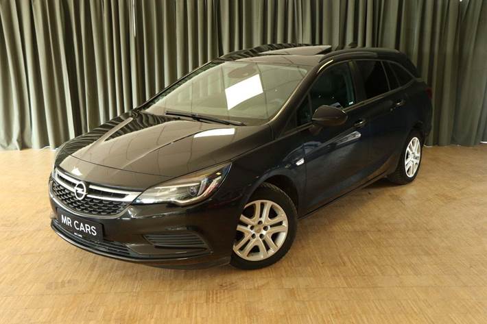 Grøn Opel Astra fra 2016 set udefra