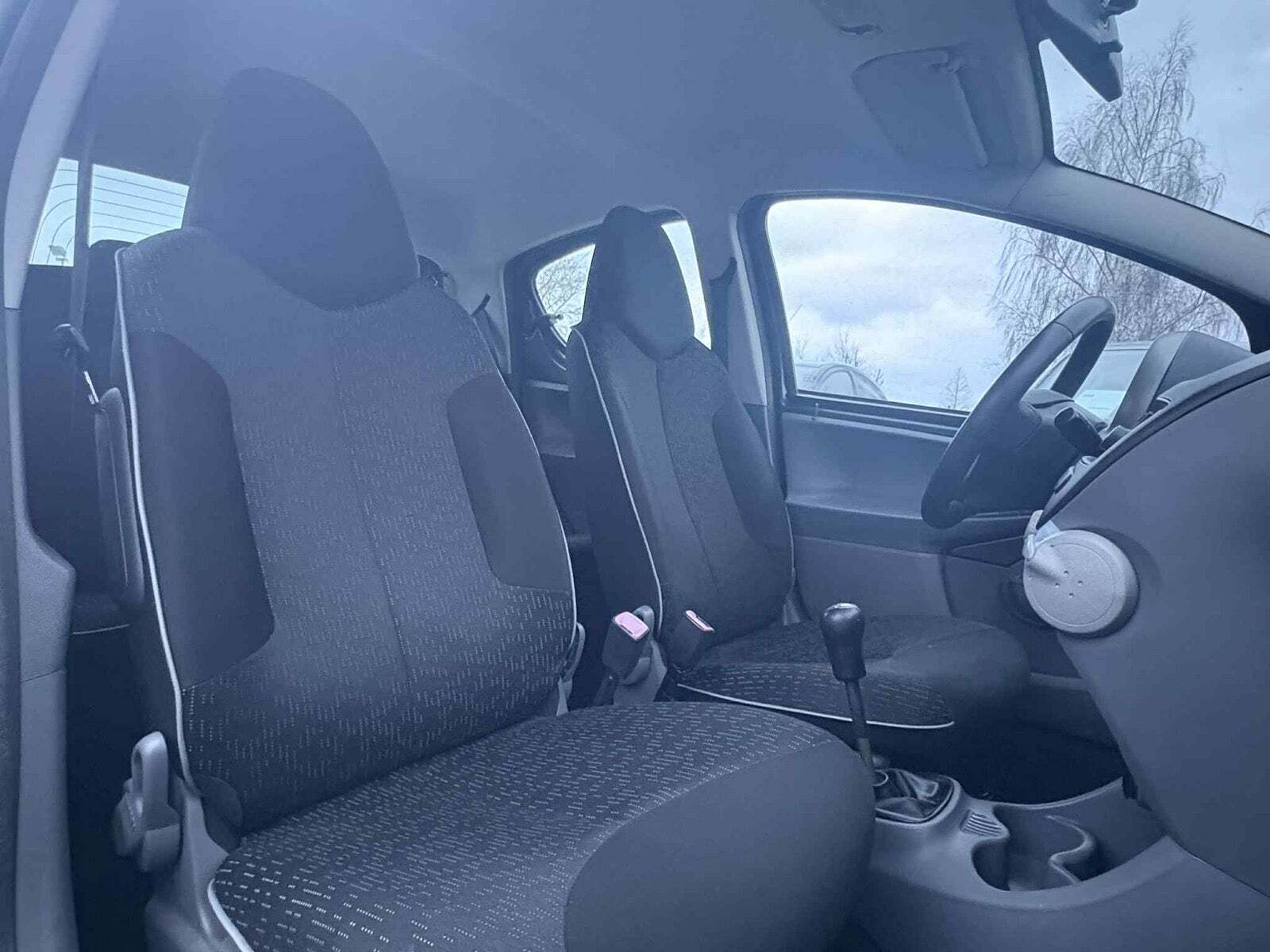 Sort Peugeot 107 fra 2009