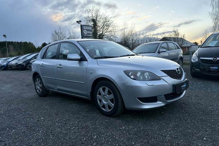 Grå Mazda 3 fra 2006