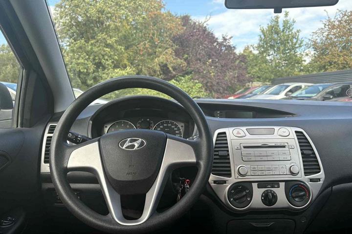 Sølv Hyundai i20 fra 2010