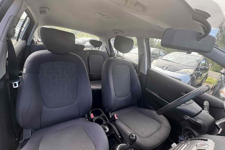 Sølv Hyundai i20 fra 2010