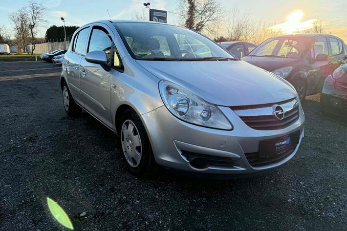 Grå Opel Corsa fra 2007