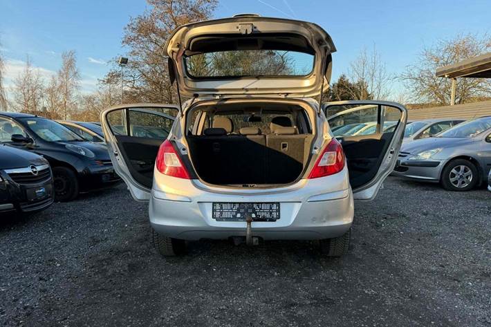 Grå Opel Corsa fra 2007