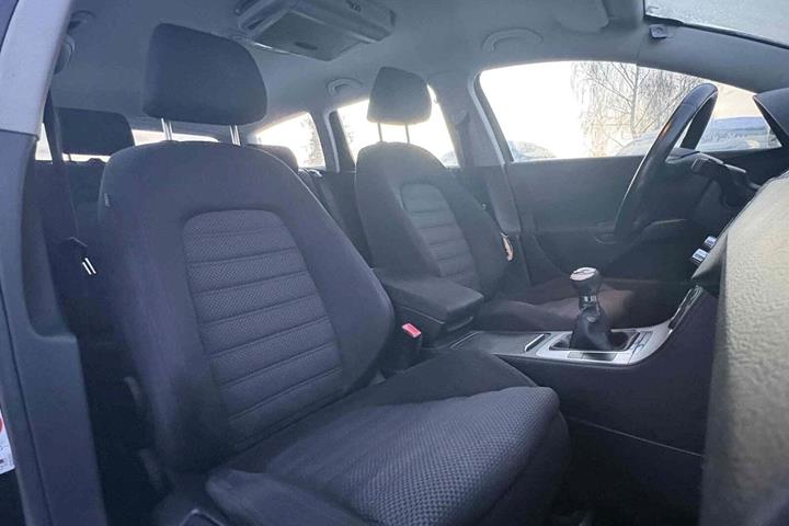 Sort VW Passat fra 2007