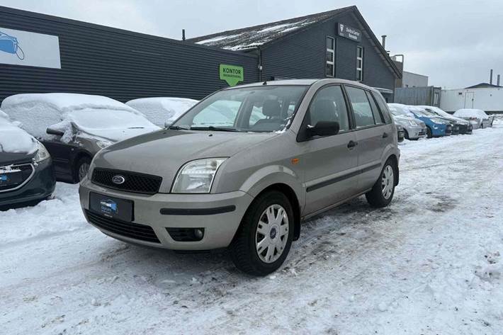 Beige Ford Fusion fra 2003