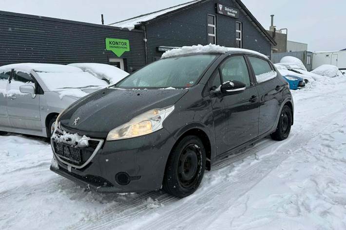 Grå Peugeot 208 fra 2012