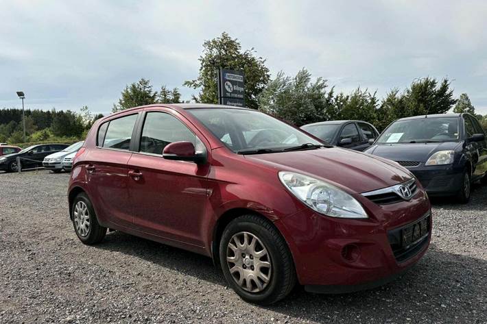 Grå Hyundai i20 fra 2011