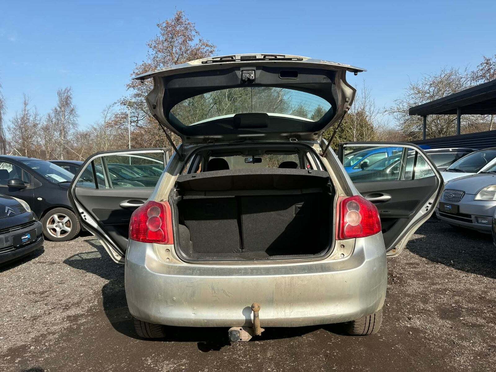 Beige Toyota Auris fra 2009