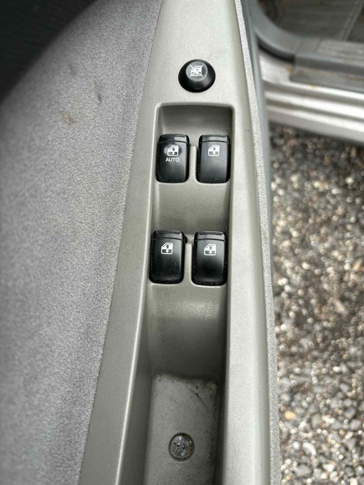 Sølv Chevrolet Lacetti fra 2008 set indefra