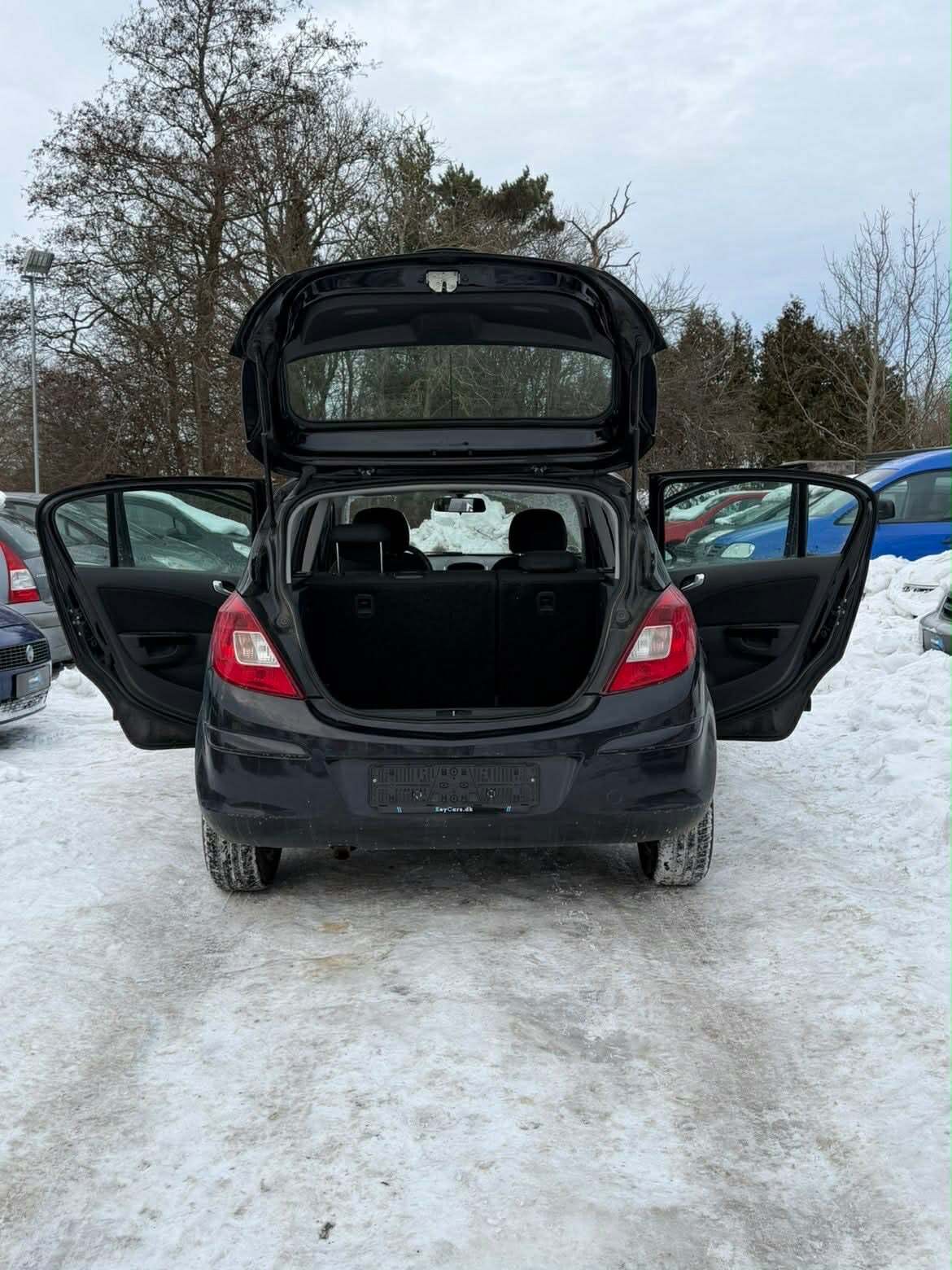 Sort Opel Corsa fra 2010