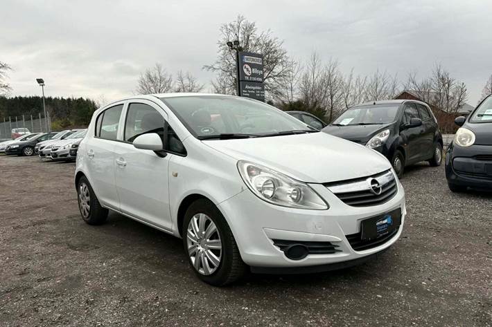 Hvid Opel Corsa fra 2010