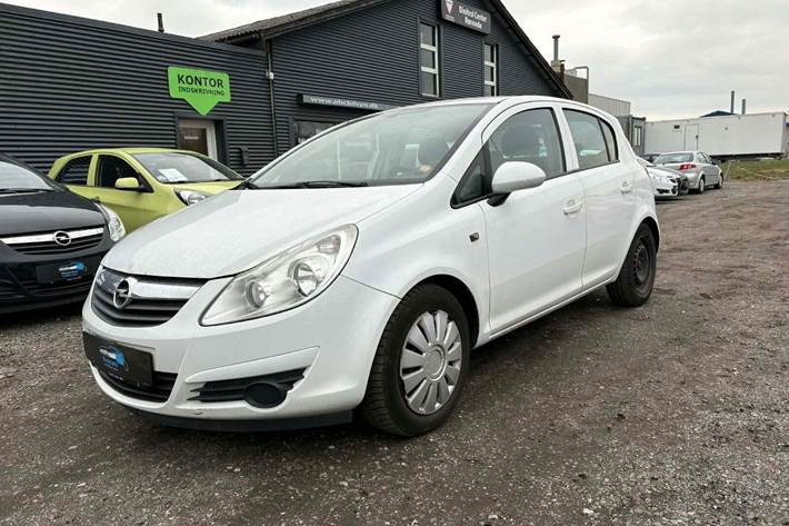 Hvid Opel Corsa fra 2010