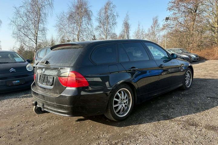 Sort BMW 320d fra 2007