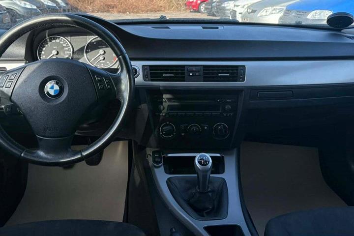 Sort BMW 320d fra 2007