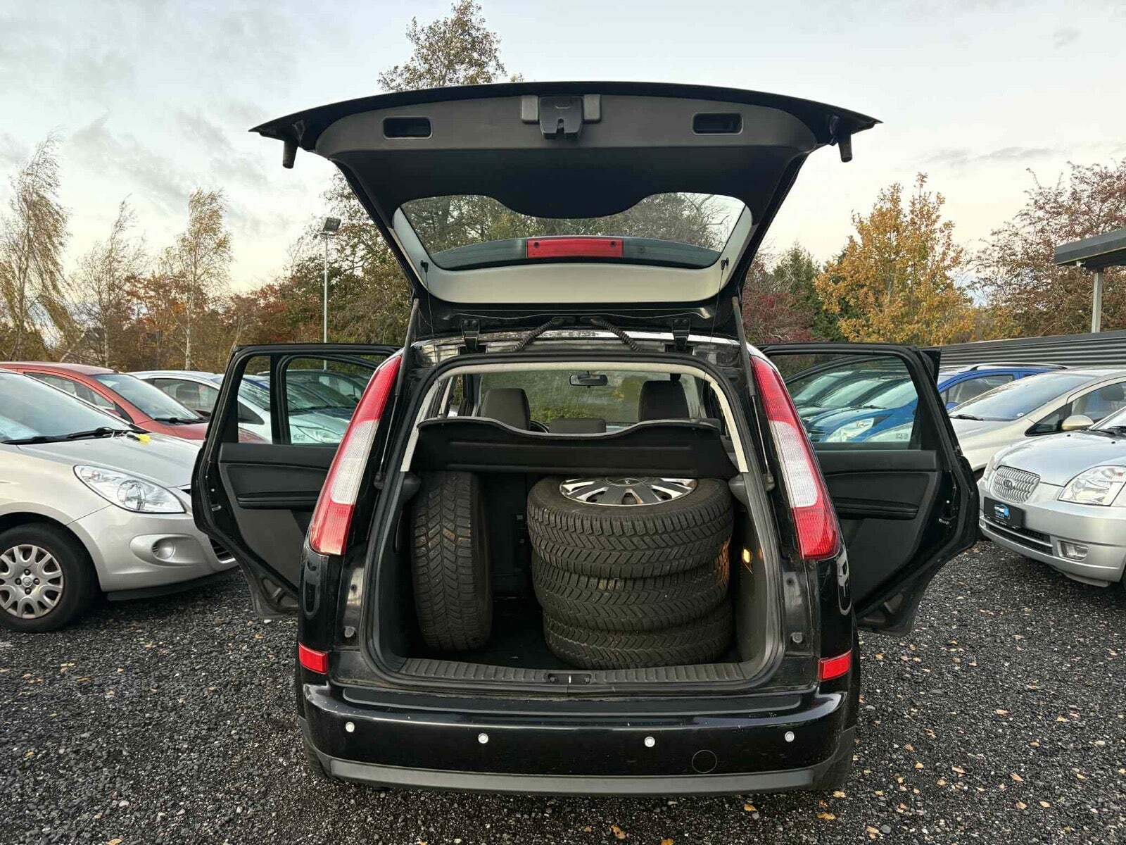 Blå Ford Focus C-MAX fra 2004