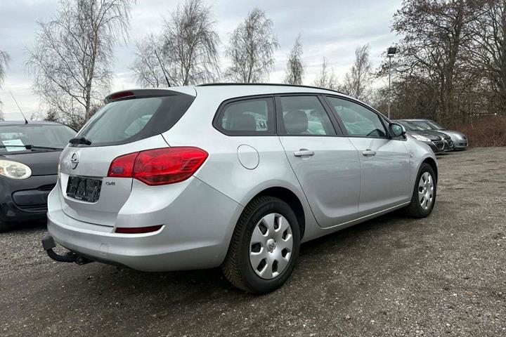 Brun Opel Astra fra 2012
