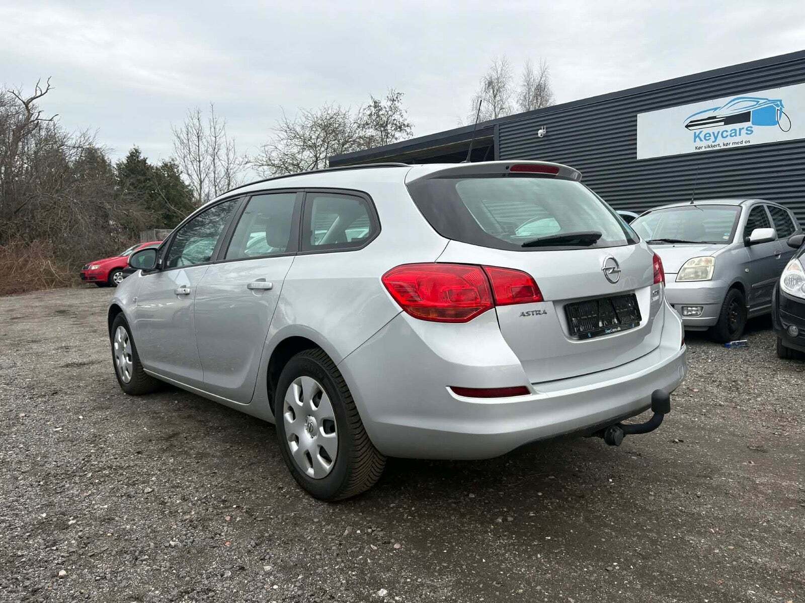 Brun Opel Astra fra 2012