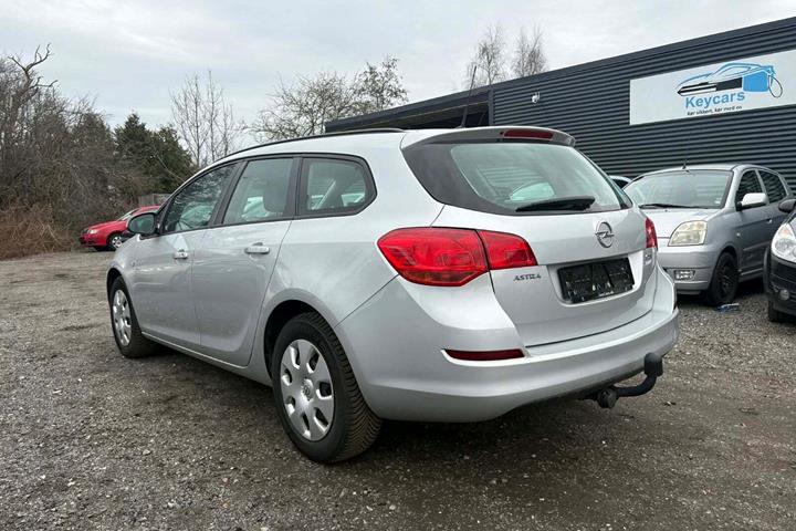 Brun Opel Astra fra 2012